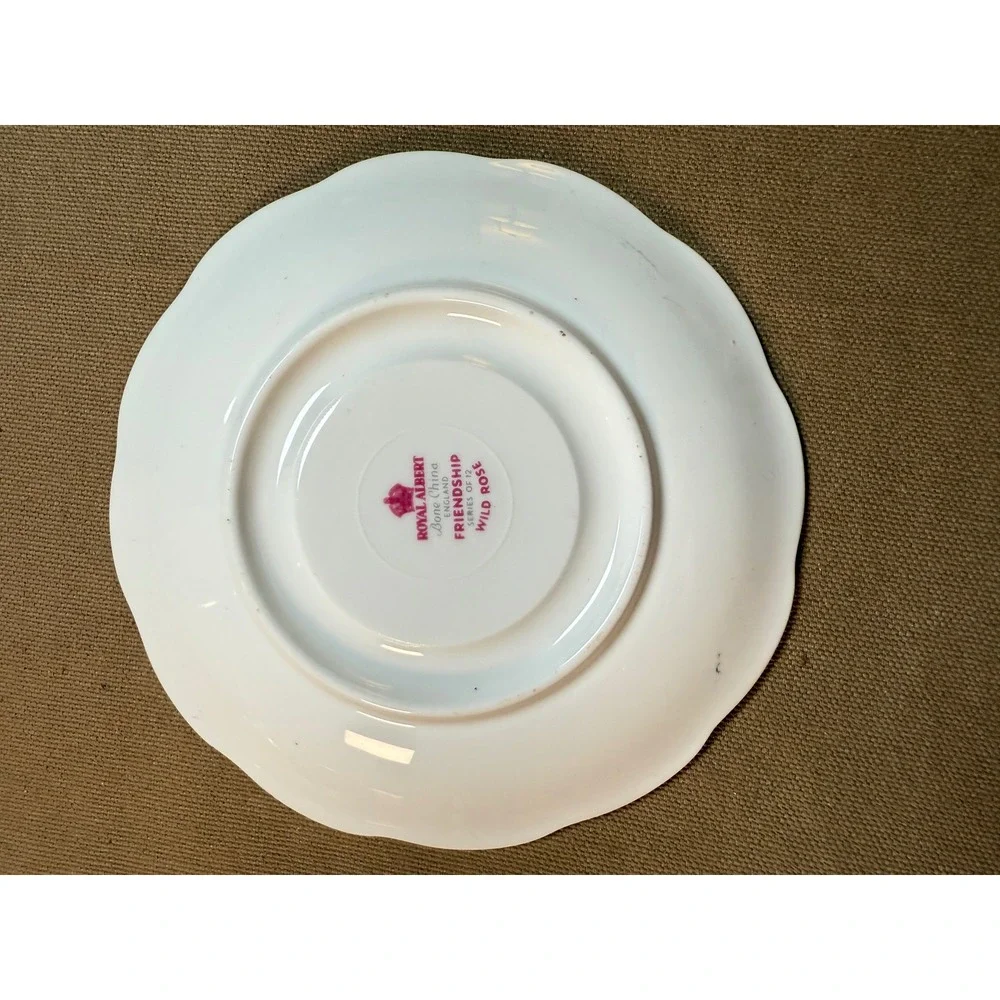 Royal Albert Friendship Series Wild Rose‎ Saucer Bone China Floral Gold Trim